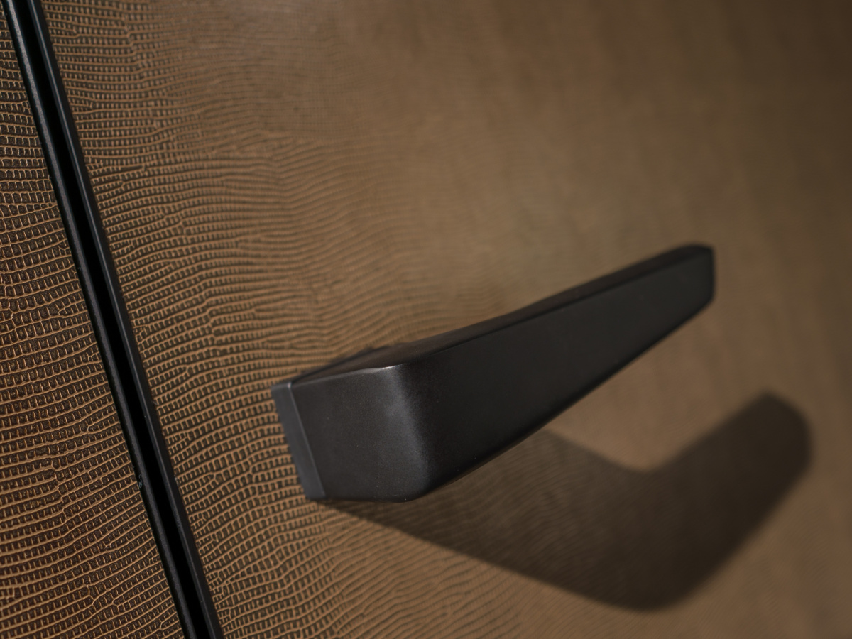 Black Frame / Sibu Leguan